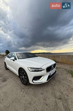 Универсал Volvo V60 2019 в Киеве