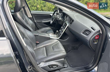 Универсал Volvo V60 2012 в 