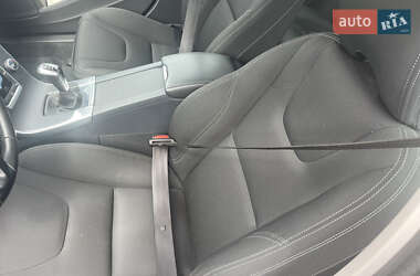 Универсал Volvo V60 2015 в 