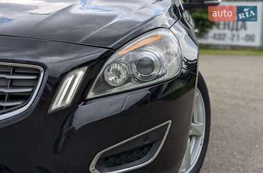 Универсал Volvo V60 2011 в 