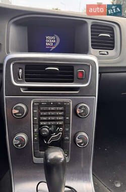 Универсал Volvo V60 2011 в 