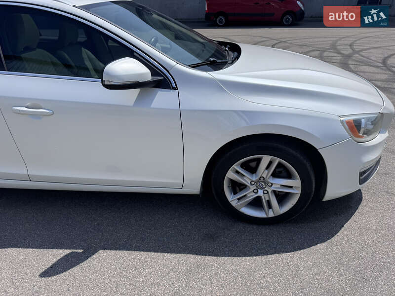 Универсал Volvo V60 2015 в Киеве