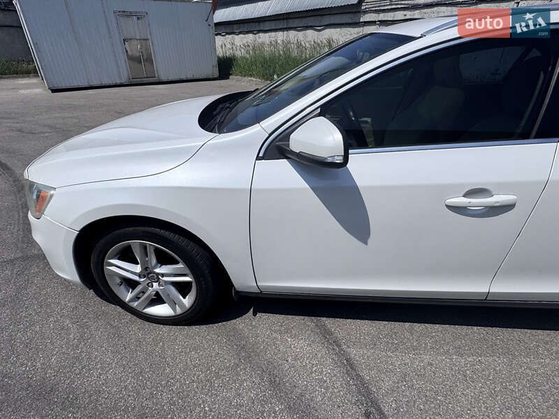 Универсал Volvo V60 2015 в Киеве