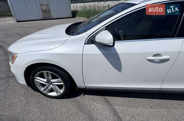 Универсал Volvo V60 2015 в 