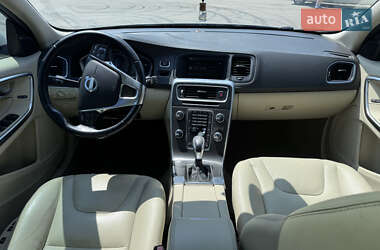 Универсал Volvo V60 2015 в 