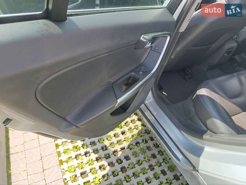 Универсал Volvo V60 2011 в Львове фото 26 Универсал Volvo V60 2011 в Львове