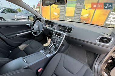 Универсал Volvo V60 2015 в 
