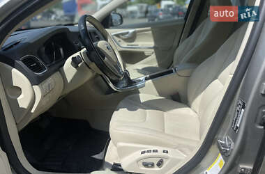 Универсал Volvo V60 2015 в 