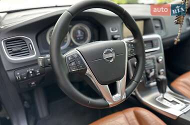 Универсал Volvo V60 2012 в 