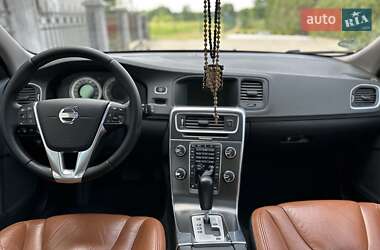Универсал Volvo V60 2012 в 