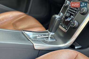 Универсал Volvo V60 2012 в 