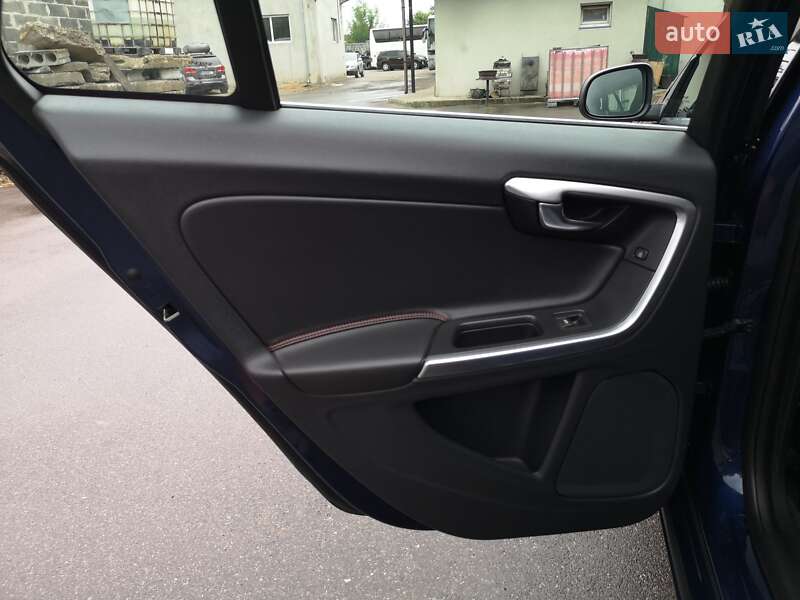 Универсал Volvo V60 2015 в Калуше