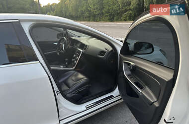 Универсал Volvo V60 2012 в 