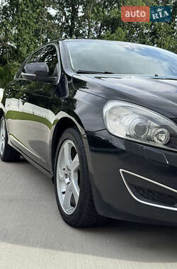 Универсал Volvo V60 2012 в 