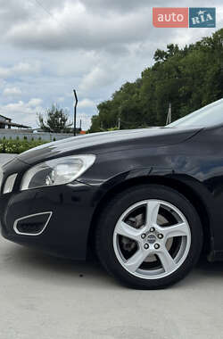 Универсал Volvo V60 2012 в 