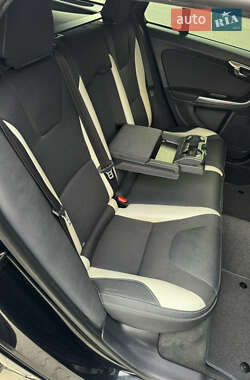 Универсал Volvo V60 2011 в 