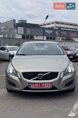 Универсал Volvo V60 2012 в 