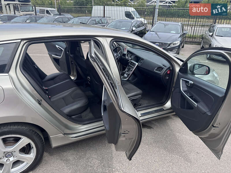 Универсал Volvo V60 2012 в Киеве
