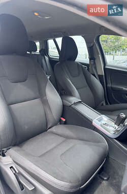 Универсал Volvo V60 2012 в 