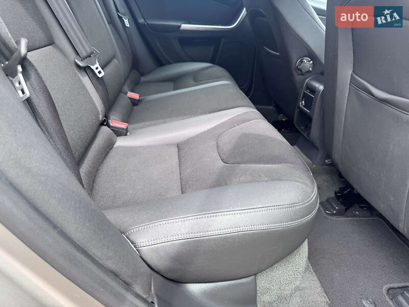 Универсал Volvo V60 2012 в Киеве
