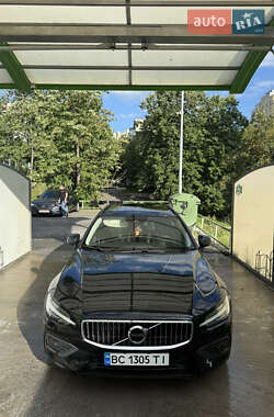 Универсал Volvo V60 2019 в 