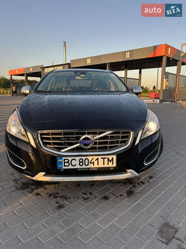 Универсал Volvo V60 2012 в 