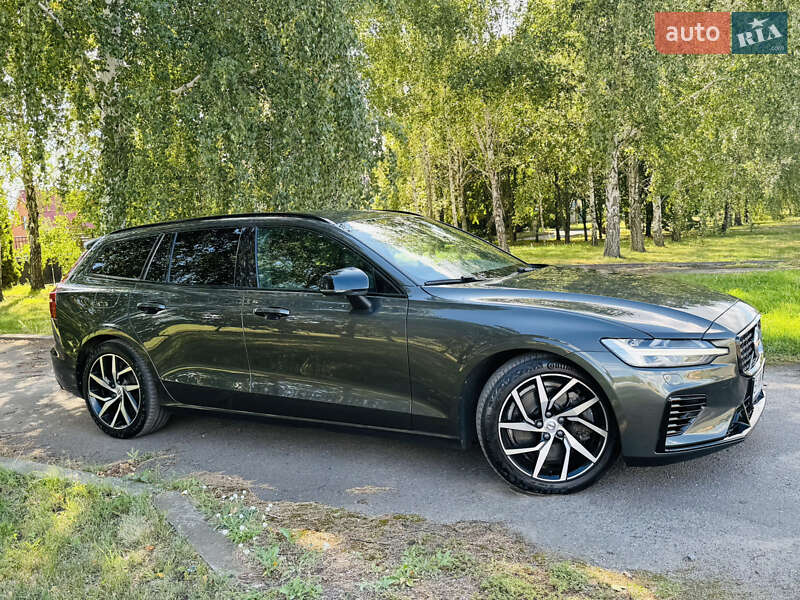 Универсал Volvo V60 2022 в Лохвице