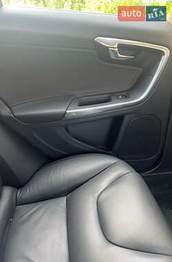 Универсал Volvo V60 2012 в 