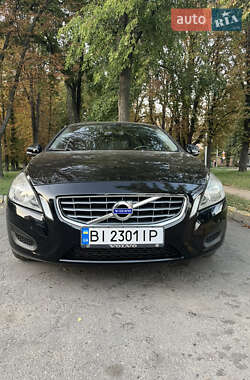 Универсал Volvo V60 2011 в 