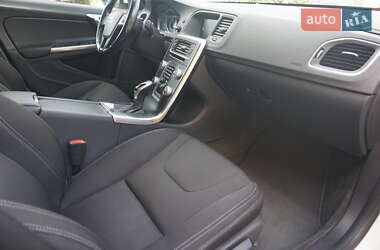 Универсал Volvo V60 2015 в 