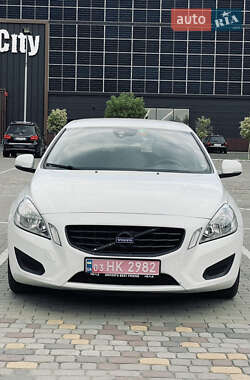 Универсал Volvo V60 2012 в 