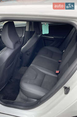 Универсал Volvo V60 2012 в 