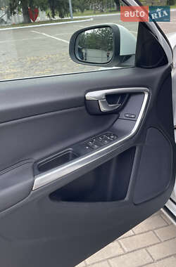 Универсал Volvo V60 2012 в 