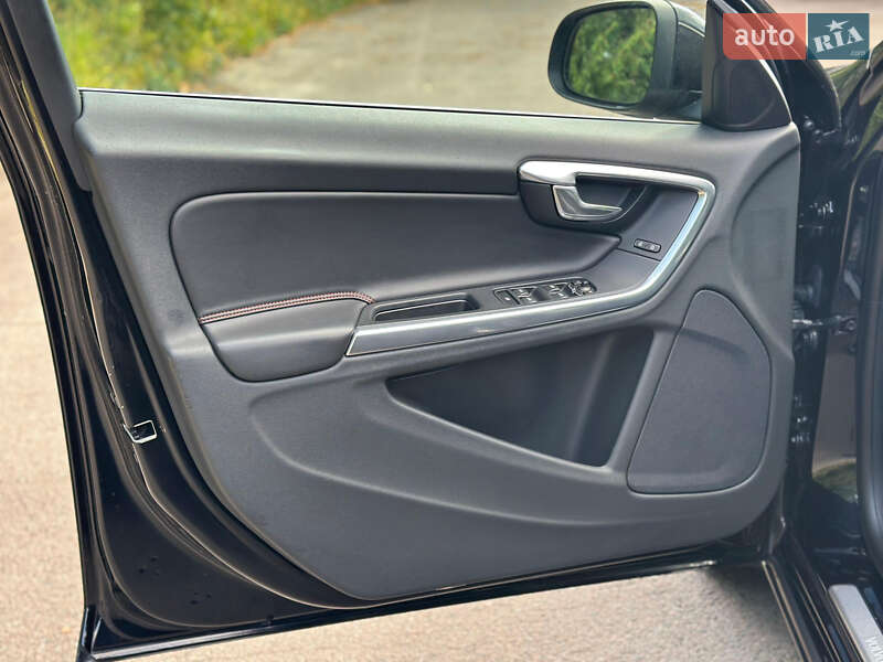 Універсал Volvo V60 2015 в Рівному