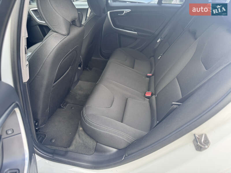 Универсал Volvo V60 2016 в Киеве фото 29 Универсал Volvo V60 2016 в Киеве