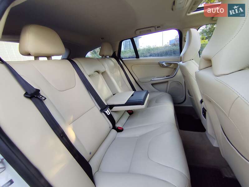 Универсал Volvo V60 2014 в Киеве фото 9 Универсал Volvo V60 2014 в Киеве