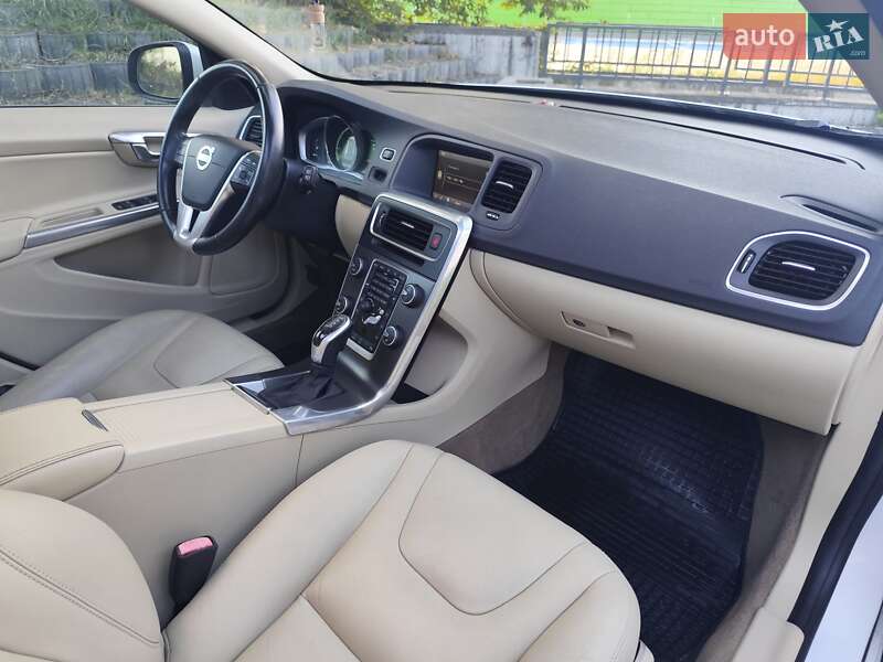 Универсал Volvo V60 2014 в Киеве фото 14 Универсал Volvo V60 2014 в Киеве