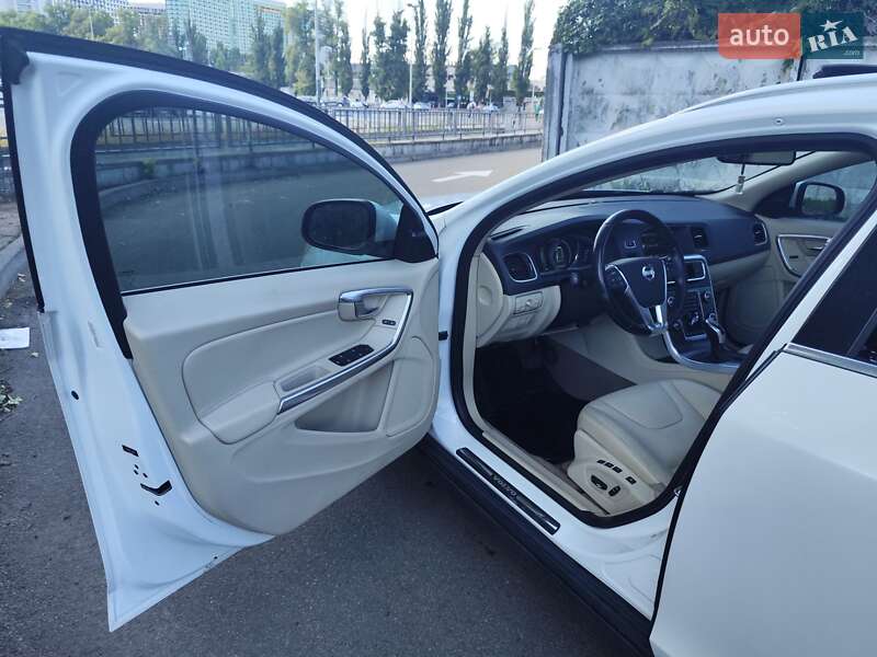 Универсал Volvo V60 2014 в Киеве фото 19 Универсал Volvo V60 2014 в Киеве