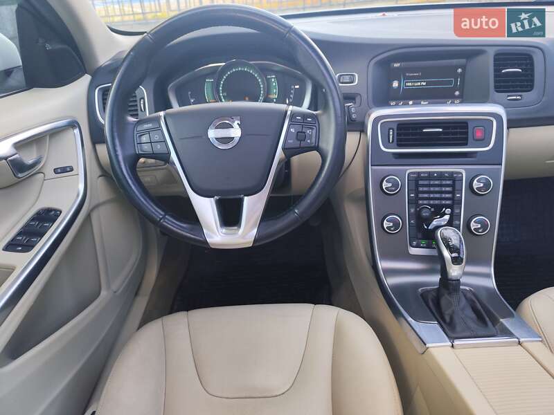Универсал Volvo V60 2014 в Киеве фото 24 Универсал Volvo V60 2014 в Киеве