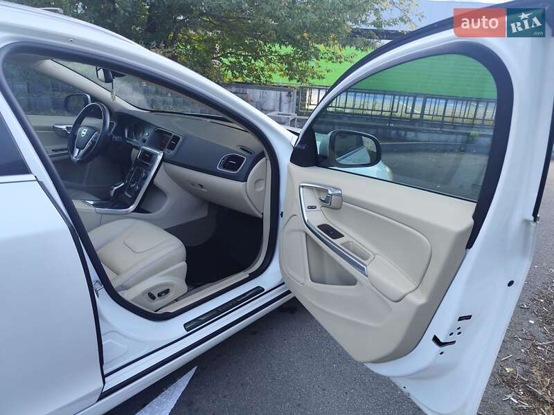 Универсал Volvo V60 2014 в Киеве фото 29 Универсал Volvo V60 2014 в Киеве