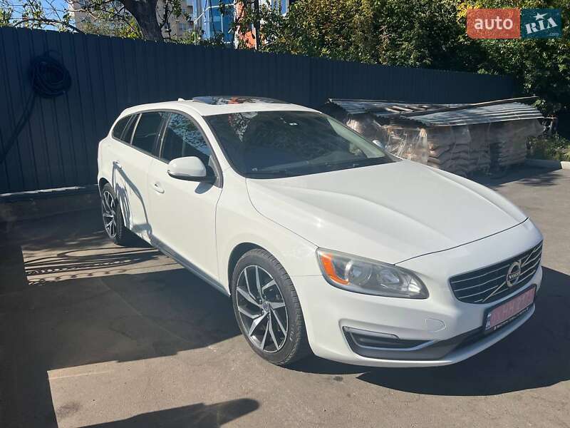 Універсал Volvo V60 2015 в Полтаві