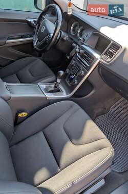 Универсал Volvo V60 2012 в 
