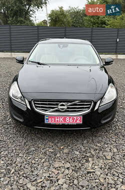 Универсал Volvo V60 2011 в 