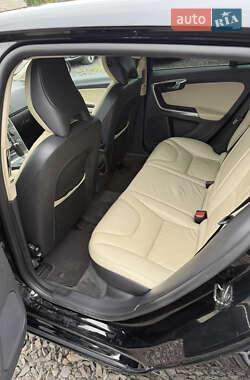 Универсал Volvo V60 2011 в 
