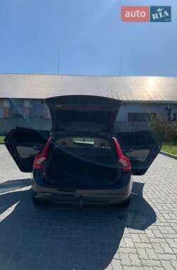 Универсал Volvo V60 2011 в 