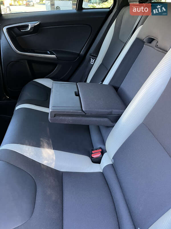 Универсал Volvo V60 2011 в Луцке