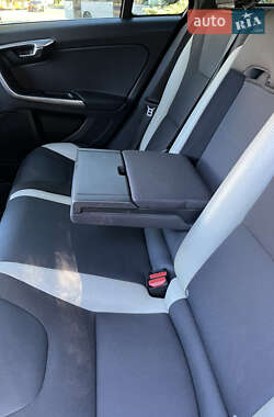 Универсал Volvo V60 2011 в 