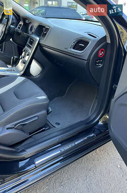 Универсал Volvo V60 2011 в 