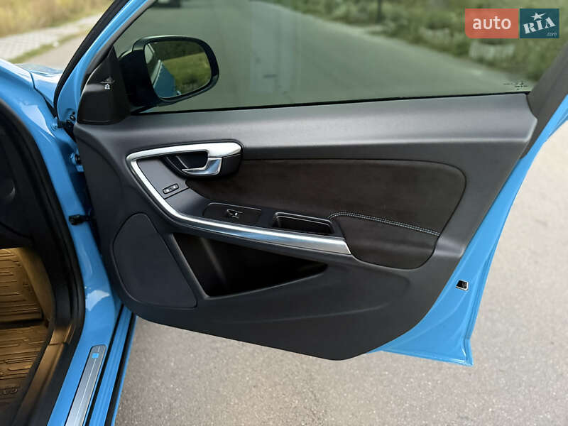 Универсал Volvo V60 2016 в Киеве фото 46 Универсал Volvo V60 2016 в Киеве