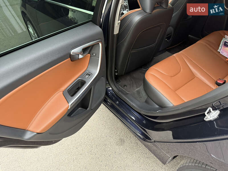 Универсал Volvo V60 2015 в Полтаве